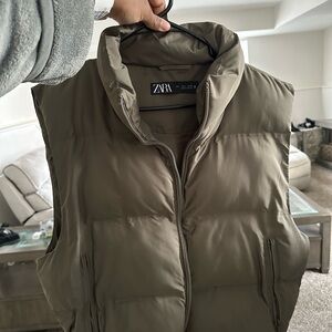 Zara women’s Puffer Vest - Khaki